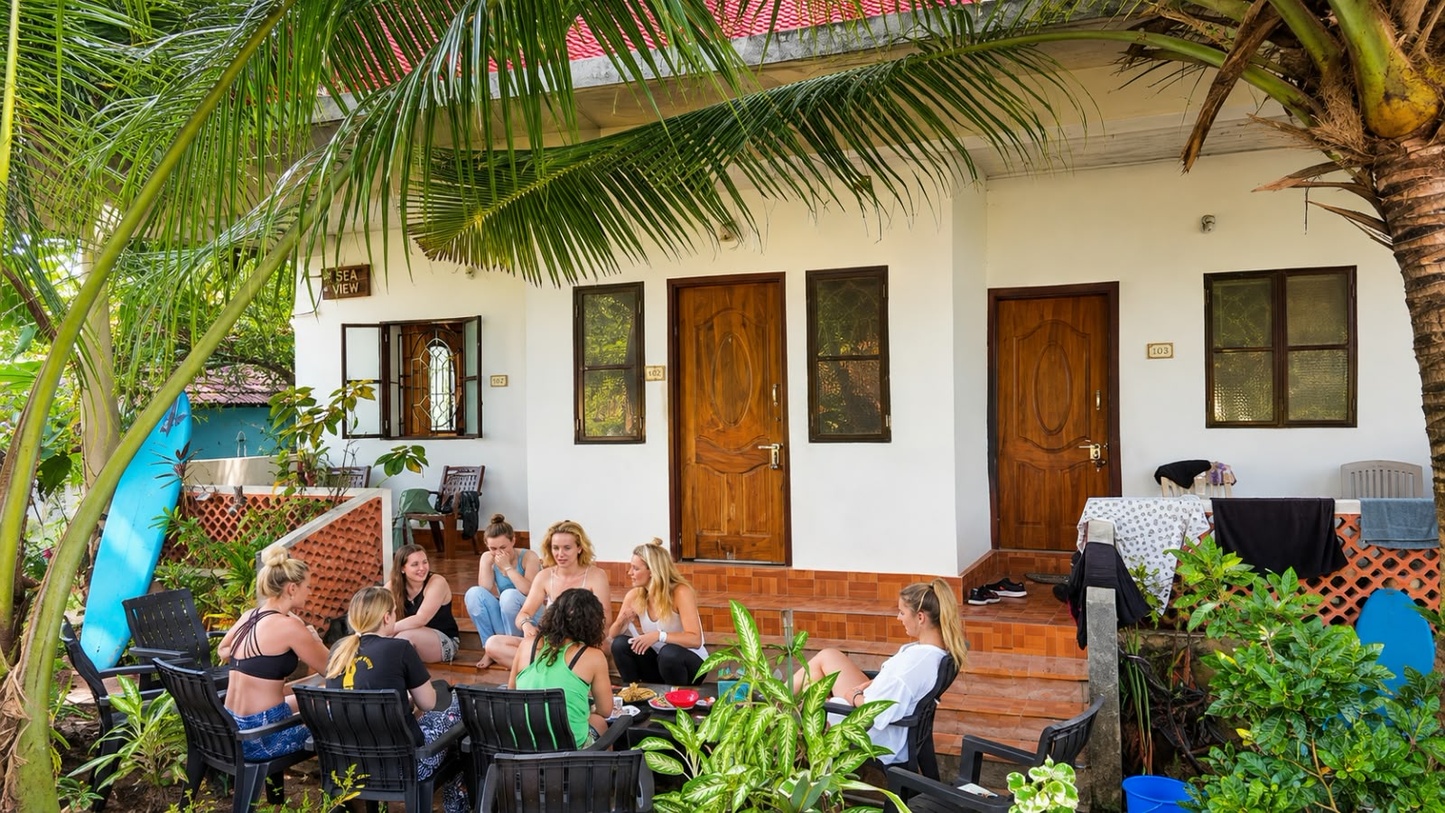 Guests relaxing in the Cocopelli homestay garden